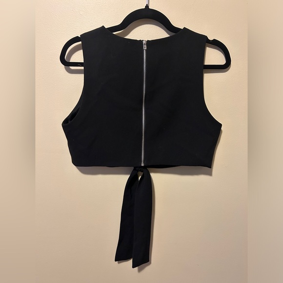 DO+BE Crop Top - Picture 2 of 4